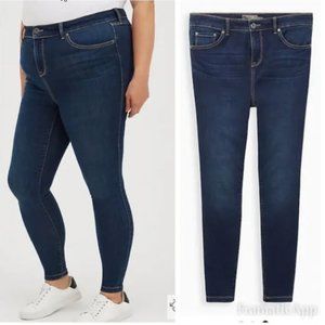 NWT Torrid Size 30W Denim Jeans MIDFIT SUPER SKINNY JEAN - SUPER SOFT DARK WASH